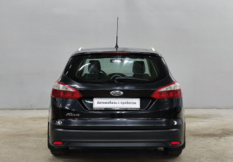 Подержанный автомобиль Ford Focus Wagon 2013 года (6 фото)