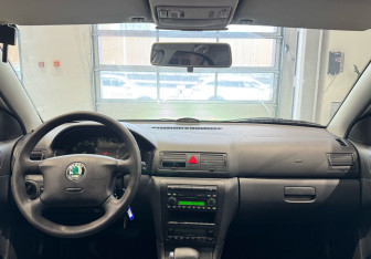 Подержанный автомобиль Skoda Octavia Liftback 2007 года (12 фото)