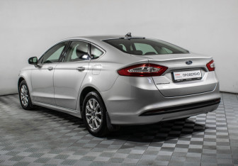 Подержанный автомобиль Ford Mondeo Sedan 2017 года (7 фото)