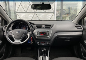 Подержанный автомобиль Kia Rio Sedan 2016 года (11 фото)