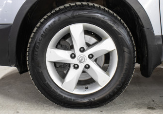 Подержанный автомобиль Nissan Qashqai 2012 года (20 фото)