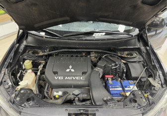 Подержанный автомобиль Mitsubishi Outlander 2007 года (17 фото)