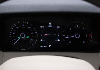 Подержанный автомобиль Land Rover Range Rover Velar 2018 года (12 фото)