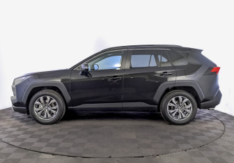 Подержанный автомобиль Toyota RAV4 2024 года (8 фото)