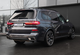 Подержанный автомобиль BMW X7 2020 года (4 фото)