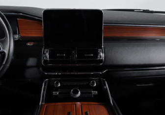 Подержанный автомобиль Lincoln Navigator 2021 года (13 фото)