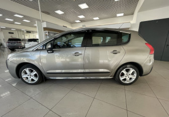 Подержанный автомобиль Peugeot 3008 2011 года (8 фото)
