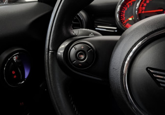 Подержанный автомобиль MINI Hatch 2019 года (25 фото)