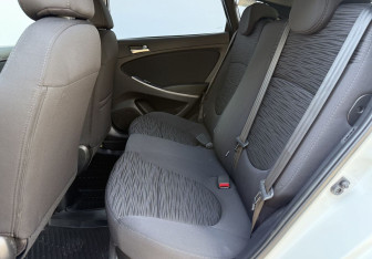 Подержанный автомобиль Hyundai Solaris Hatchback 2015 года (11 фото)