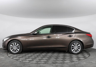 Подержанный автомобиль Infiniti Q50 2015 года (8 фото)