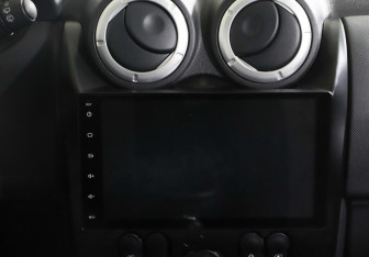 Подержанный автомобиль Renault Sandero 2013 года (9 фото)