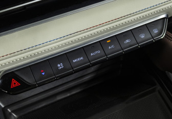 Подержанный автомобиль Geely Monjaro 2023 года (20 фото)