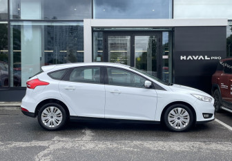 Подержанный автомобиль Ford Focus Hatchback 2018 года (4 фото)