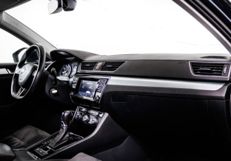 Подержанный автомобиль Skoda Superb Liftback 2015 года (9 фото)