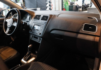 Подержанный автомобиль Volkswagen Polo Sedan 2013 года (7 фото)