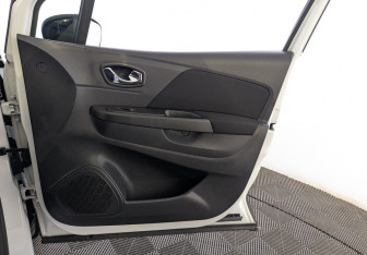 Подержанный автомобиль Renault Kaptur 2017 года (22 фото)