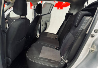 Подержанный автомобиль Renault Sandero 2021 года (16 фото)