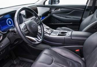 Подержанный автомобиль Hyundai Santa Fe 2022 года (10 фото)