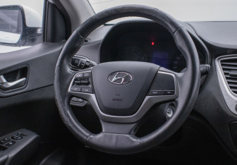 Подержанный автомобиль Hyundai Solaris Sedan 2021 года (15 фото)