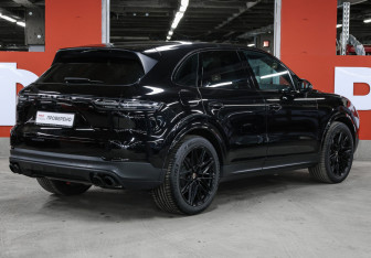 Подержанный автомобиль Porsche Cayenne 2020 года (5 фото)
