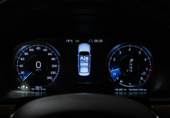 Подержанный автомобиль Volvo S90 2017 года (13 фото)