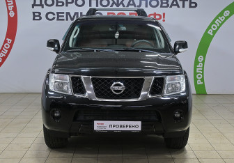 Подержанный автомобиль Nissan Pathfinder 2014 года (2 фото)