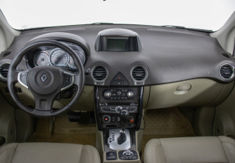Подержанный автомобиль Renault Koleos 2013 года (13 фото)
