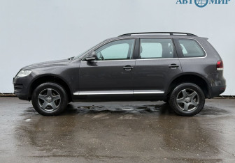 Подержанный автомобиль Volkswagen Touareg 2009 года (8 фото)