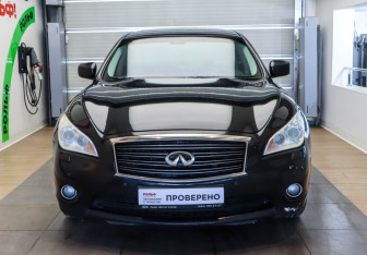 Подержанный автомобиль Infiniti Q70 2014 года (2 фото)