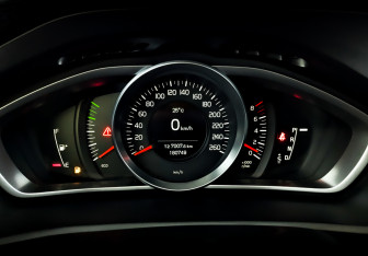 Подержанный автомобиль Volvo V40 Cross Country 2013 года (13 фото)