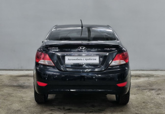 Подержанный автомобиль Hyundai Solaris Sedan 2011 года (6 фото)