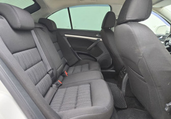 Подержанный автомобиль Skoda Octavia Liftback 2012 года (11 фото)