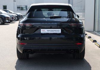 Подержанный автомобиль Porsche Cayenne 2022 года (6 фото)