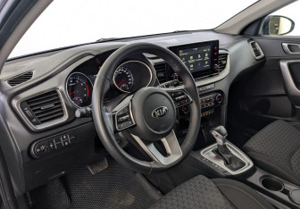 Подержанный автомобиль Kia Ceed Wagon 2020 года (16 фото)