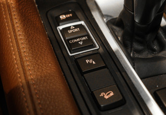 Подержанный автомобиль BMW X6 2016 года (19 фото)