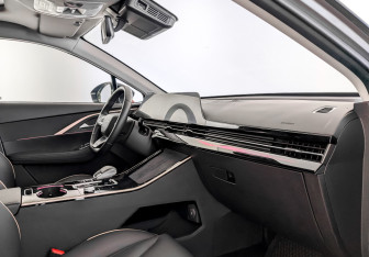 Подержанный автомобиль Omoda C5 2023 года (11 фото)