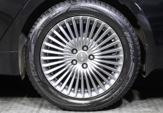 Подержанный автомобиль Genesis G80 2019 года (24 фото)