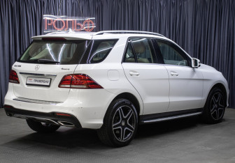 Подержанный автомобиль Mercedes-Benz GLE 2016 года (5 фото)