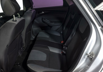 Подержанный автомобиль Ford Focus Sedan 2012 года (9 фото)