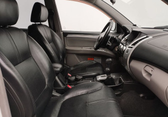 Подержанный автомобиль Mitsubishi Pajero Sport 2013 года (10 фото)