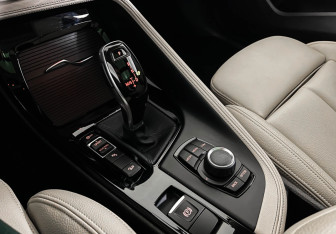 Подержанный автомобиль BMW X2 2019 года (18 фото)