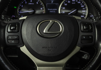Подержанный автомобиль Lexus NX 2016 года (11 фото)