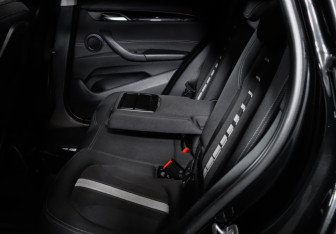 Подержанный автомобиль BMW X1 2017 года (10 фото)