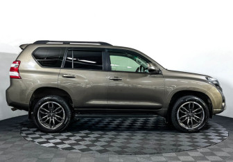Подержанный автомобиль Toyota Land Cruiser Prado 2015 года (4 фото)