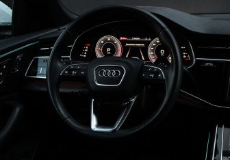 Подержанный автомобиль Audi Q8 2019 года (15 фото)