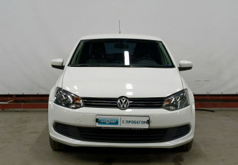Подержанный автомобиль Volkswagen Polo Sedan 2012 года (2 фото)