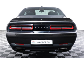 Подержанный автомобиль Dodge Challenger 2019 года (6 фото)