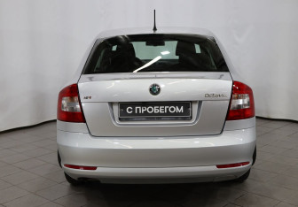 Подержанный автомобиль Skoda Octavia Liftback 2011 года (5 фото)
