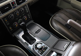 Подержанный автомобиль Land Rover Range Rover 2010 года (16 фото)