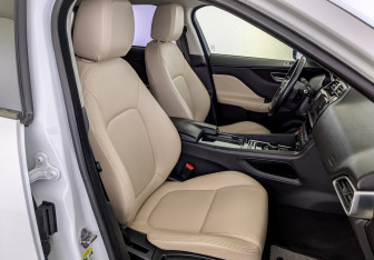 Подержанный автомобиль Jaguar F-Pace 2018 года (23 фото)